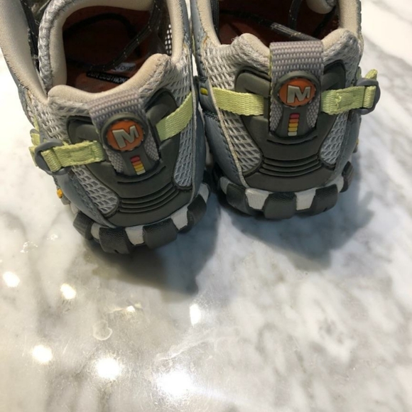 Shoes - Picture 3 of 4